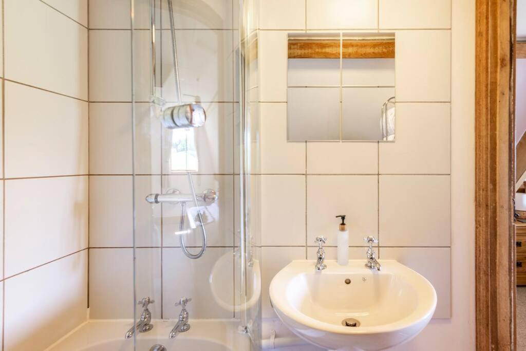 Beech Cottage, Spacious Rural Retreat Usk Esterno foto